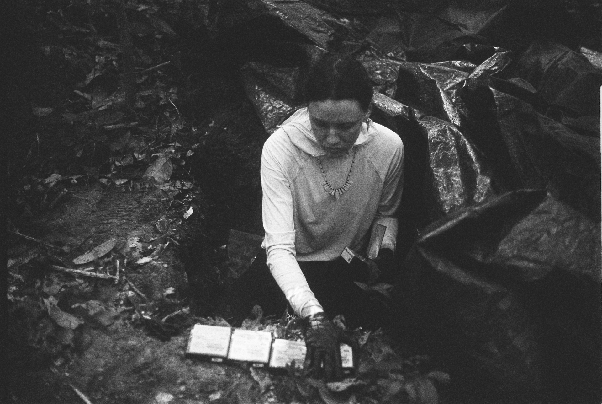 Clara Cosentino, ‘Filmar no escuro (para Ana) [Filming in the Dark for Ana]’, 2025. Courtesy of the artist